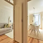 Luxury Bairro Alto 5 *