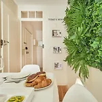 Luxury Bairro Alto 5 Апартаменты *